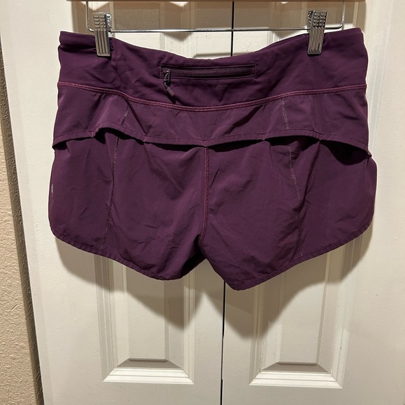 Lululemon Speed Up Short 2.5” in Cassis , size 6 - Picture 7 of 11